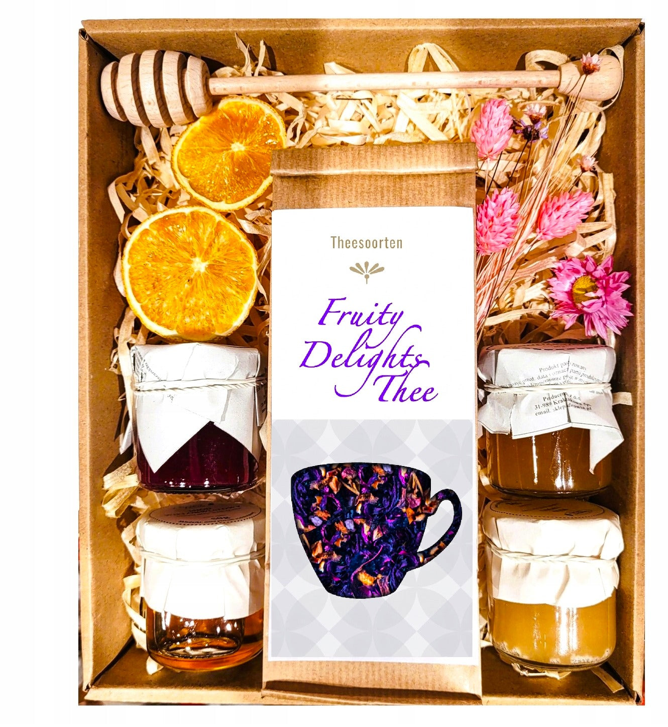 Geschenkmand met bloemen, honing, thee en marmelade