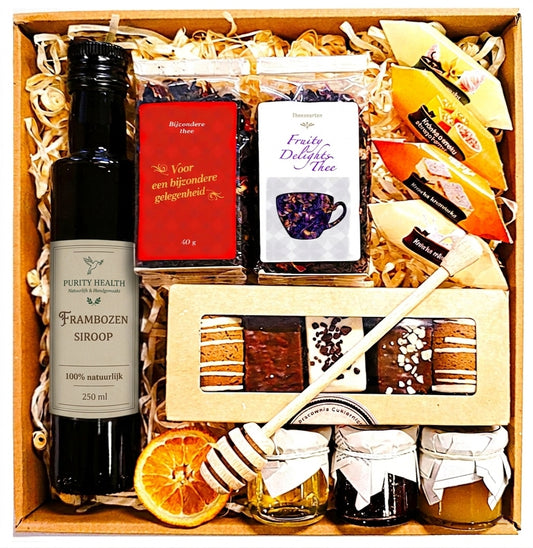 Cadeaupakket met thee, siroop, jam, honing, kruidkoekjes en caramels